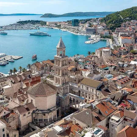 Luxe Adriatic Apartment Split